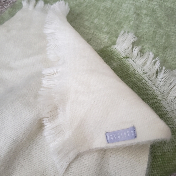 Pokoloko Alpaca Blend Seamless Ombre Scarf Ombre Matcha Green & Cream - Picture 5 of 7